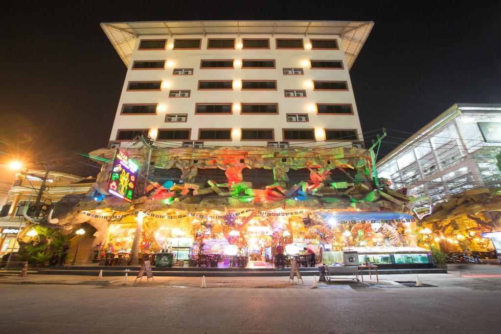 Tiger Hotel Patong Luaran gambar