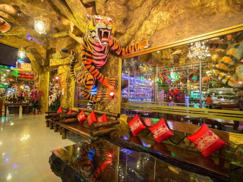 Tiger Hotel Patong Luaran gambar